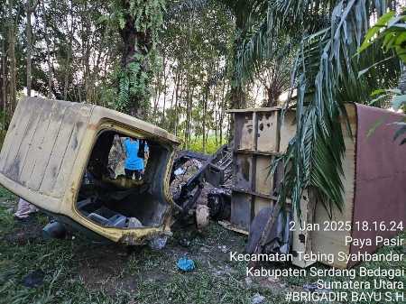 Polsek Tanah Jawa Temukan Mobil Curian di Serdang Bedagai, Evakuasi Terkendala Akses Jalan Polsek Tanah Jawa Temukan Mobil Curian di Serdang Bedagai, Evakuasi Terkendala Akses Jalan