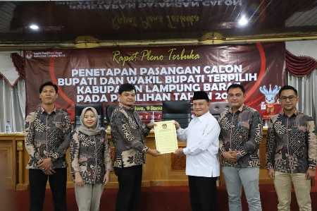 Nukman Hadiri Rapat Pleno Penetapan Paslon Bupati dan Wabup Terpilih Lampung Barat Nukman Hadiri Rapat Pleno Penetapan Paslon Bupati dan Wabup Terpilih Lampung Barat