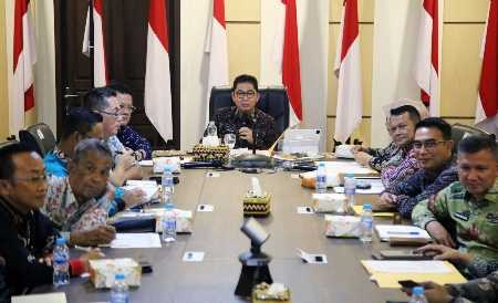 Pj. Sekdaprov Fredy SM Pimpin Rapat Penyelenggaraan Haji Tahun 2025 Pj. Sekdaprov Fredy SM Pimpin Rapat Penyelenggaraan Haji Tahun 2025