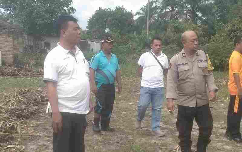 Polsek Tanah Jawa Persiapkan Lahan Ketapang Dukung Program Ketahanan Pangan Polsek Tanah Jawa Persiapkan Lahan Ketapang Dukung Program Ketahanan Pangan