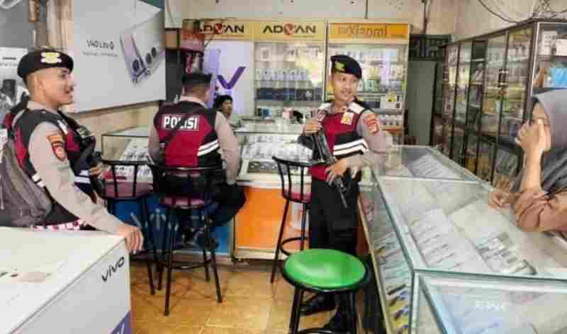 Samapta Polres Tulang Bawang Gelar Patroli Jalan Kaki di Empat Lokasi Berbeda Samapta Polres Tulang Bawang Gelar Patroli Jalan Kaki di Empat Lokasi Berbeda