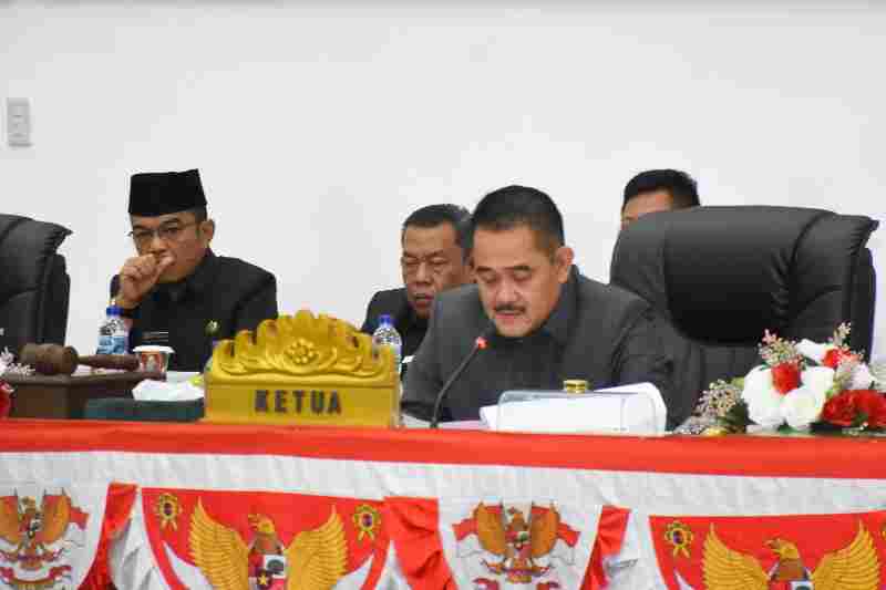 DPRD Tubaba Umumkan Penetapan Paslon Bupati dan Wakil Bupati Terpilih DPRD Tubaba Umumkan Penetapan Paslon Bupati dan Wakil Bupati Terpilih