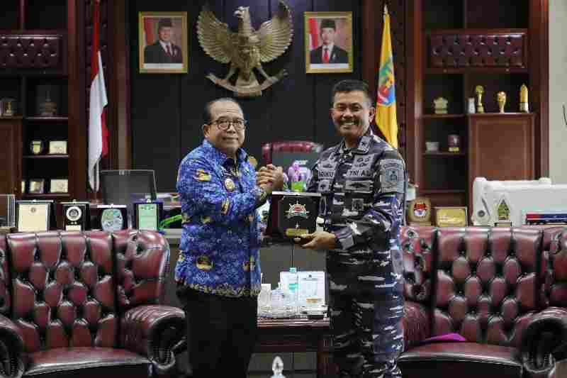 Pj. Gubernur Samsudin Terima Kunjungan Kerja Kadispotmaral Brigjen TNI (Mar) Sugianto Pj. Gubernur Samsudin Terima Kunjungan Kerja Kadispotmaral Brigjen TNI (Mar) Sugianto