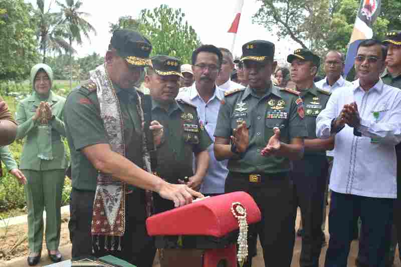 Danrem 071/Wjk Dampingi Pangdam IV/Dpg Resmikan Jembatan Gantung Merah Putih Danrem 071/Wjk Dampingi Pangdam IV/Dpg Resmikan Jembatan Gantung Merah Putih