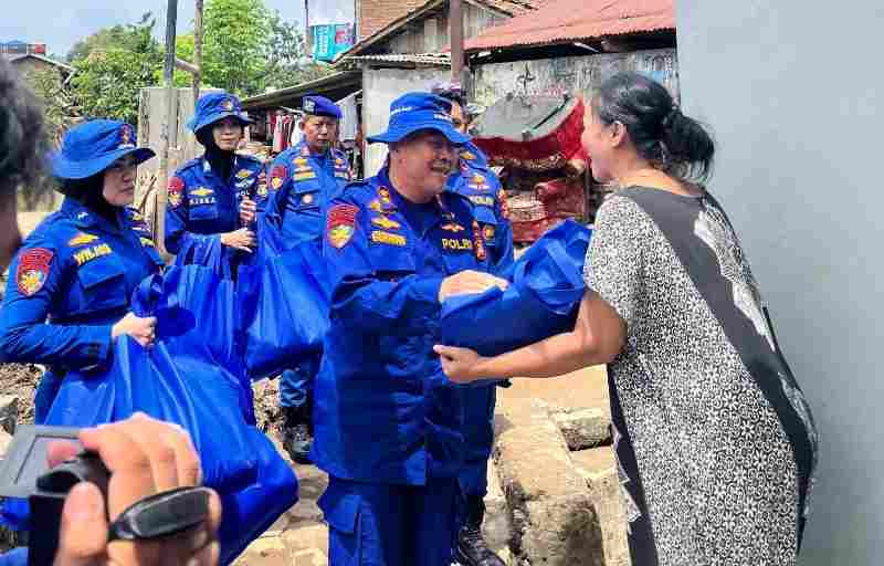 Polda Lampung Gelar Baksos, Bantu 100 Keluarga Kurang Mampu di Bandar Lampung Polda Lampung Gelar Baksos, Bantu 100 Keluarga Kurang Mampu di Bandar Lampung