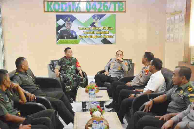 Sinergitas TNI-Polri, Dandim 0426 TB Sambut Hangat Kapolres Tuba Yang Baru ke Makodim Sinergitas TNI-Polri, Dandim 0426 TB Sambut Hangat Kapolres Tuba Yang Baru ke Makodim