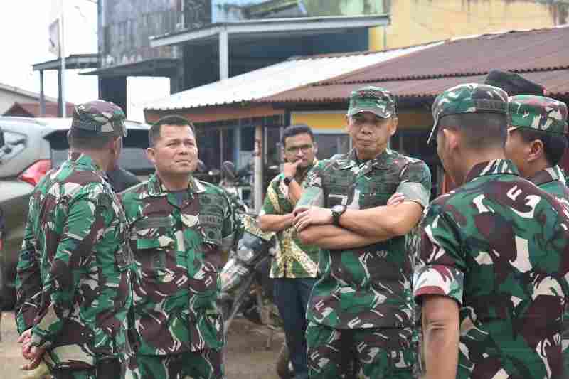 Danrem Wjk Dampingi Pangdam IV/Dpg dan Kapolda Jateng Tinjau Lokasi Longsor Petungkriyono Danrem Wjk Dampingi Pangdam IV/Dpg dan Kapolda Jateng Tinjau Lokasi Longsor Petungkriyono