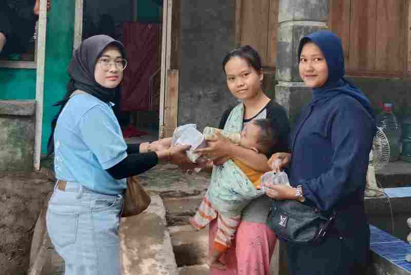 Pancabencana Hari Ketujuh, JMSI Bagikan Nasi Bungkus Pancabencana Hari Ketujuh, JMSI Bagikan Nasi Bungkus