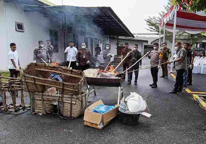 Kejari Sergai Musnahkan Barang Bukti Kejahatan, Narkotika Mendominasi Kejari Sergai Musnahkan Barang Bukti Kejahatan, Narkotika Mendominasi