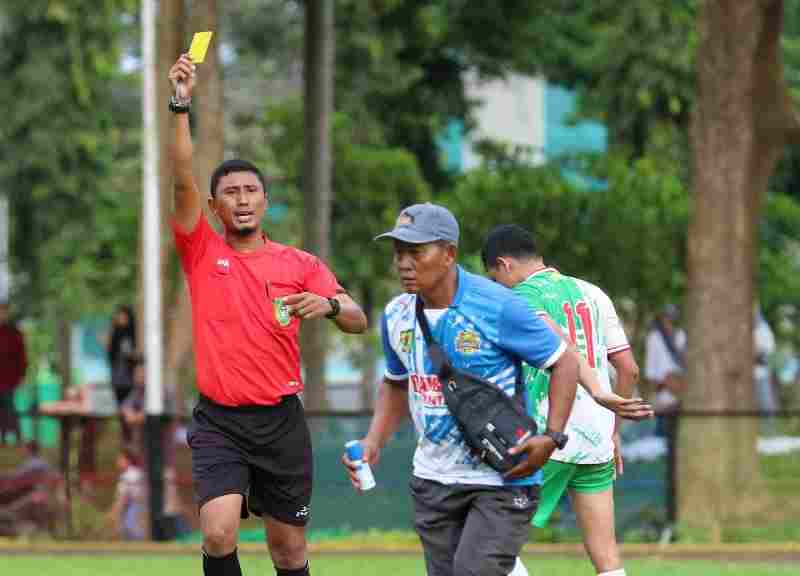 Wasit Suci Effendi Dinonaktifkan Akibat Insiden Kisruh di Piala Inalum 2025 Wasit Suci Effendi Dinonaktifkan Akibat Insiden Kisruh di Piala Inalum 2025