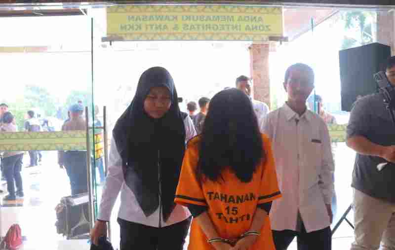 Kuras ATM Hingga Puluhan Juta, Wanita 29 Tahun di Bandar Lampung Ditangkap Kuras ATM Hingga Puluhan Juta, Wanita 29 Tahun di Bandar Lampung Ditangkap