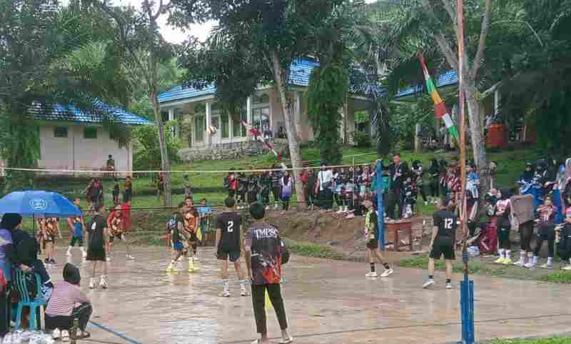 Antusiasme Pelajar Ikuti Turnamen Meriahkan HUT ke-16 SMPN 29 Kaur Antusiasme Pelajar Ikuti Turnamen Meriahkan HUT ke-16 SMPN 29 Kaur