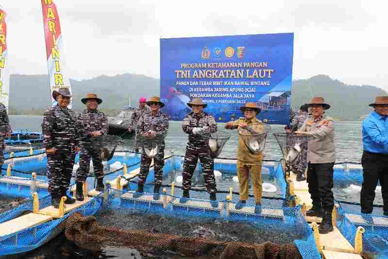 Wakapolda Lampung Dampingi KSAL Tinjau Program Ketahanan Pangan Nasional dan Makan Bergizi Gratis Wakapolda Lampung Dampingi KSAL Tinjau Program Ketahanan Pangan Nasional dan Makan Bergizi Gratis