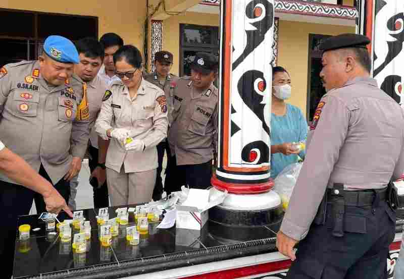 Puluhan Personel Polres Simalungun Jalani Pemeriksaan Narkoba dan IMT Puluhan Personel Polres Simalungun Jalani Pemeriksaan Narkoba dan IMT