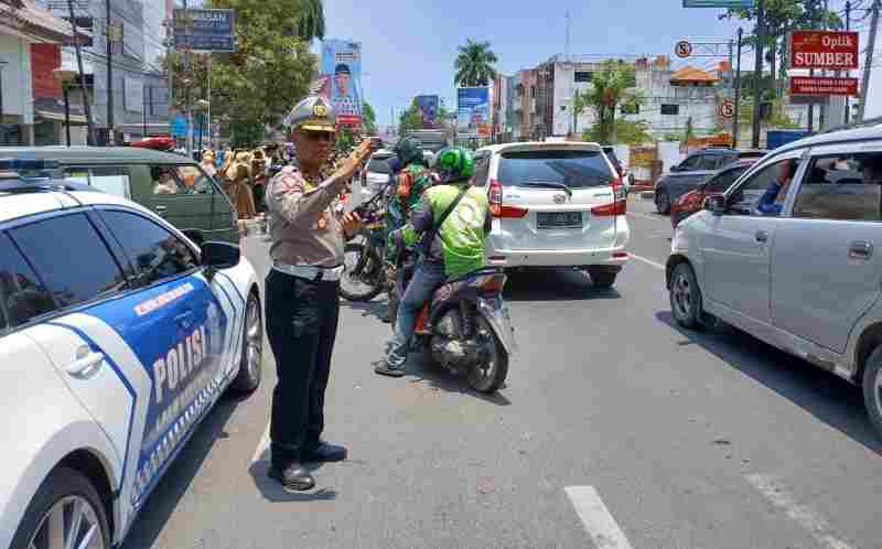 Satlantas Polresta Bandar Lampung Alihkan Arus Lalu Lintas Saat Bank Lampung Run 2025 Satlantas Polresta Bandar Lampung Alihkan Arus Lalu Lintas Saat Bank Lampung Run 2025
