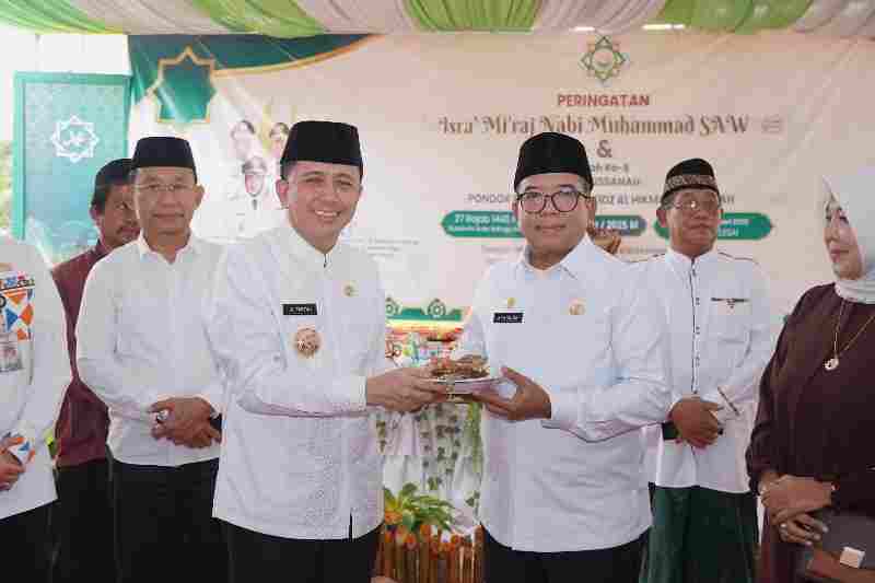 Pj. Gubernur Lampung Hadiri Peringatan Isra Mi’raj dan Harlah Ponpes Al Hikmah Istiqomah Pj. Gubernur Lampung Hadiri Peringatan Isra Mi’raj dan Harlah Ponpes Al Hikmah Istiqomah