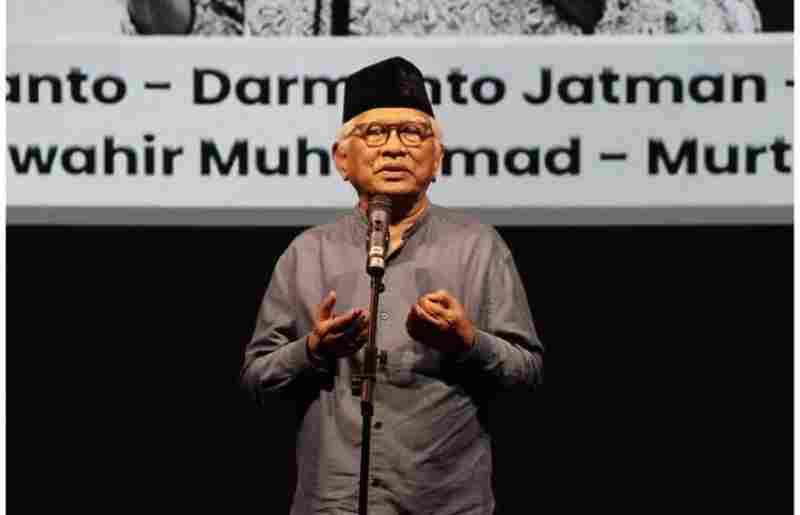 Melangitkan Doa Bersama Gus Mus Untuk Arwah Mendiang Budayawan Jateng Melangitkan Doa Bersama Gus Mus Untuk Arwah Mendiang Budayawan Jateng