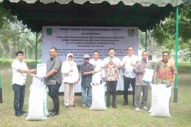 Adlin Tambunan Sambut Baik PT Lonsum Bantu 164 Ton Pupuk untuk Petani Sergai Adlin Tambunan Sambut Baik PT Lonsum Bantu 164 Ton Pupuk untuk Petani Sergai