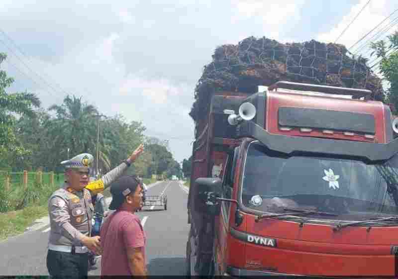Ops Keselamatan Toba, Kasat Lantas Tegaskan Pengawasan Ketat Truk ODOL Jelang Idul Fitri Ops Keselamatan Toba, Kasat Lantas Tegaskan Pengawasan Ketat Truk ODOL Jelang Idul Fitri
