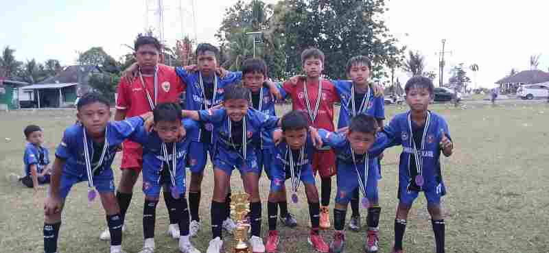 Akselerasi Diego Pemain SSB Semidang Kaur Tampilkan Timnya Sebagai Juaranya Akselerasi Diego Pemain SSB Semidang Kaur Tampilkan Timnya Sebagai Juaranya