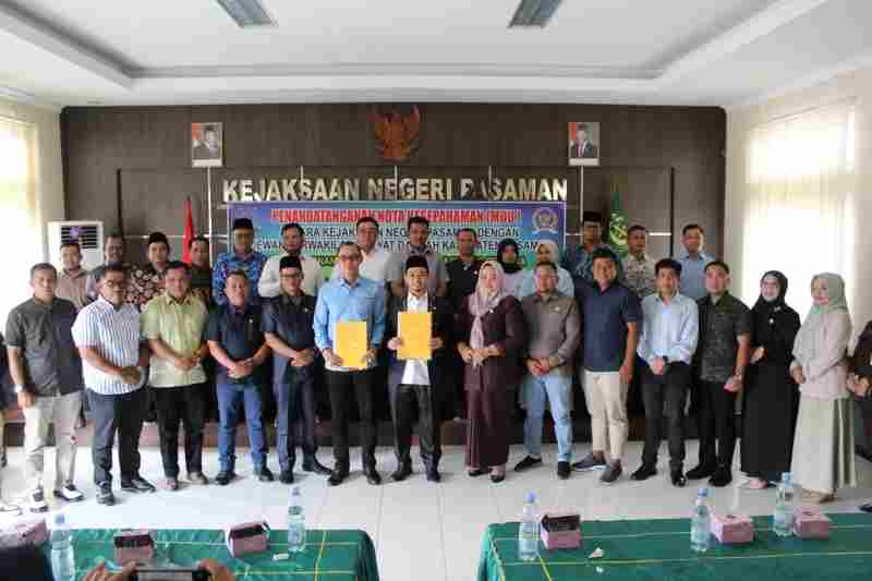 Teken MoU, DPRD Kabupaten Pasaman Bersama Kajari Jalin Sinergitas Teken MoU, DPRD Kabupaten Pasaman Bersama Kajari Jalin Sinergitas