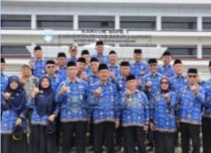 Pimpin Apel Mingguan, Bupati Pesibar Agus Istiqlal Minta Maaf Pimpin Apel Mingguan, Bupati Pesibar Agus Istiqlal Minta Maaf