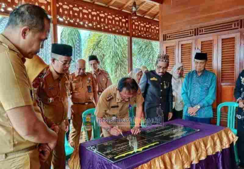 Bupati Pesibar Resmikan Lamban Sai Batin Marga Ulu Krui di Gunung Kemala Bupati Pesibar Resmikan Lamban Sai Batin Marga Ulu Krui di Gunung Kemala