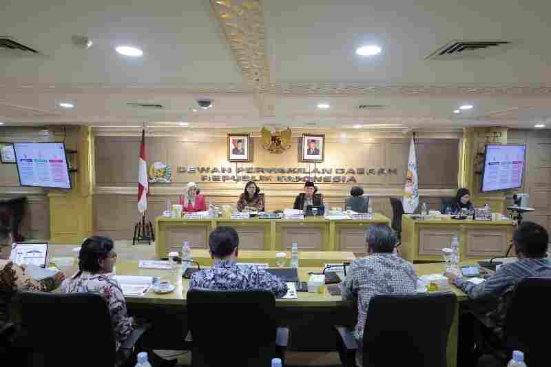 Komite IV DPD RI Gelar Rapat Dengar Pendapat dengan PT. SMI Bahas Pembiayaan Pembangunan Daerah Komite IV DPD RI Gelar Rapat Dengar Pendapat dengan PT. SMI Bahas Pembiayaan Pembangunan Daerah