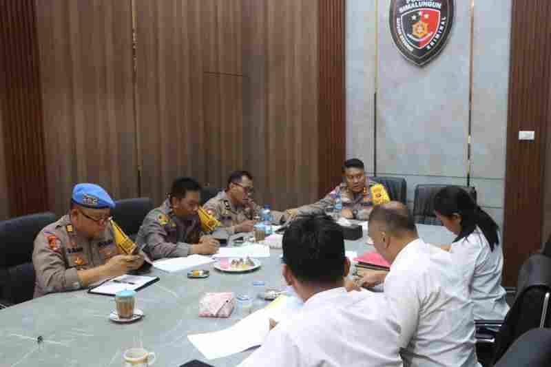 Kapolres Simalungun Gelar Sidak, Evaluasi Kesiapan Personel Sat Reskrim dalam Penegakan Hukum Kapolres Simalungun Gelar Sidak, Evaluasi Kesiapan Personel Sat Reskrim dalam Penegakan Hukum