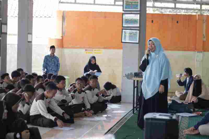 Edukasi Digital: IIB Darmajaya Bantu Siswa SMP Darul Ilmi Lawan Cyberpornography Edukasi Digital: IIB Darmajaya Bantu Siswa SMP Darul Ilmi Lawan Cyberpornography