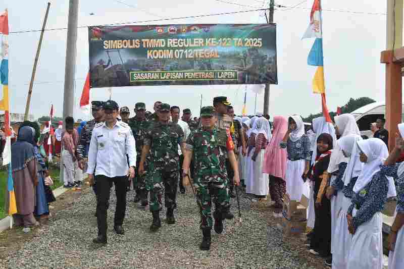 Hadiri Pembukaan TMMD Ke-123, Danrem Wijayakusuma Ingatkan Prajuritnya Perkokoh Kemanunggalan TNI Hadiri Pembukaan TMMD Ke-123, Danrem Wijayakusuma Ingatkan Prajuritnya Perkokoh Kemanunggalan TNI