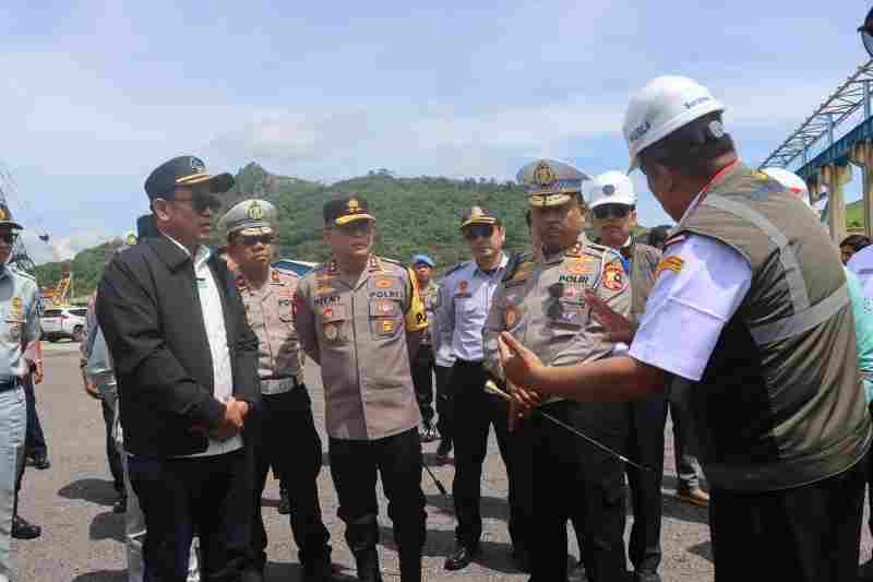 Kakor Lantas Polri Tinjau Kesiapan Operasi Ketupat Krakatau 2025 di Pelabuhan Bakauheni Kakor Lantas Polri Tinjau Kesiapan Operasi Ketupat Krakatau 2025 di Pelabuhan Bakauheni