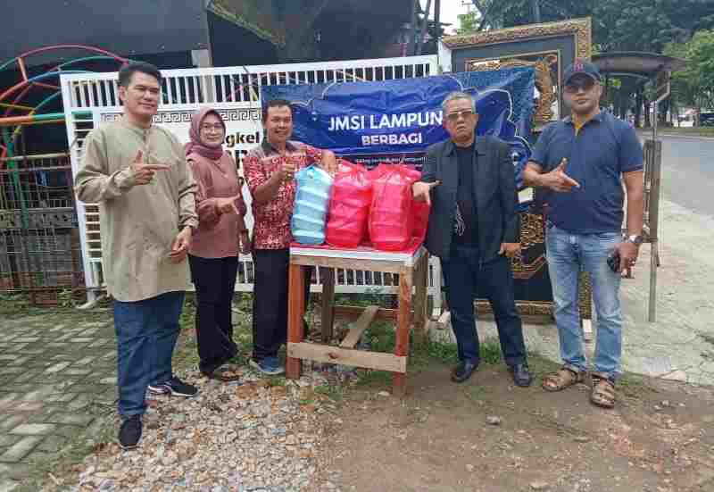 Jumat Berbagi, JMSI Lampung Berbagi Kebahagiaan Menjelang Ramadhan Jumat Berbagi, JMSI Lampung Berbagi Kebahagiaan Menjelang Ramadhan