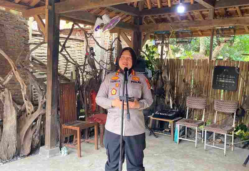 Polda Lampung Imbau Masyarakat Kelola Sampah dengan Bijak di Hari Peduli Sampah Sedunia Polda Lampung Imbau Masyarakat Kelola Sampah dengan Bijak di Hari Peduli Sampah Sedunia