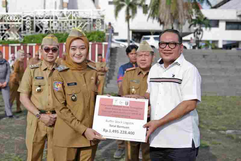 Presiden Prabowo Kucurkan Bantuan Penanganan Banjir Senilai Rp1,49 Miliar, Diterima Wagub Jihan Nulela Presiden Prabowo Kucurkan Bantuan Penanganan Banjir Senilai Rp1,49 Miliar, Diterima Wagub Jihan Nulela