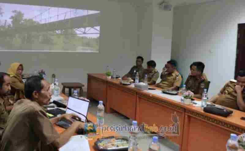 Jembatan Gantung Rusak, Wakil Bupati Pesisir Barat Pimpin Rakor Jembatan Gantung Rusak, Wakil Bupati Pesisir Barat Pimpin Rakor