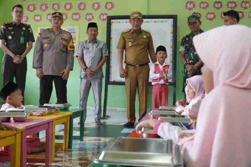 Pemkab Tubaba Mulai Salurkan Program Makan Bergizi Gratis (MBG) Pemkab Tubaba Mulai Salurkan Program Makan Bergizi Gratis (MBG)