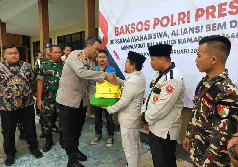 Sambut Bulan Suci Ramadhan, Kapolda Lampung Bagikan 250 Paket Sembako Untuk OKP Sambut Bulan Suci Ramadhan, Kapolda Lampung Bagikan 250 Paket Sembako Untuk OKP