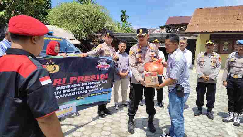 Kapolres Pesibar Pimpin Langsung Bakti Sosial dalam Rangka Menyambut Ramadan 1446 H Kapolres Pesibar Pimpin Langsung Bakti Sosial dalam Rangka Menyambut Ramadan 1446 H