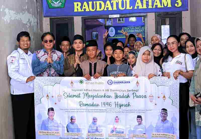 Semangat Ramadan: Donasi Nasi Kotak dari Yayasan Alfian Husin, IIB Darmajaya, dan Pendor untuk Sesama Semangat Ramadan: Donasi Nasi Kotak dari Yayasan Alfian Husin, IIB Darmajaya, dan Pendor untuk Sesama