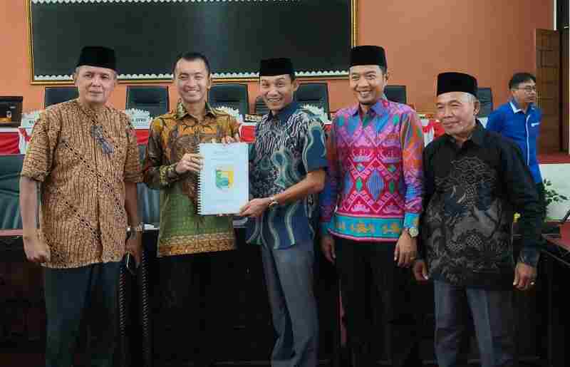 Panitia DOB Lampung Pesisir Layangkan Dokumen Usulan ke DPRD Pesawaran Panitia DOB Lampung Pesisir Layangkan Dokumen Usulan ke DPRD Pesawaran