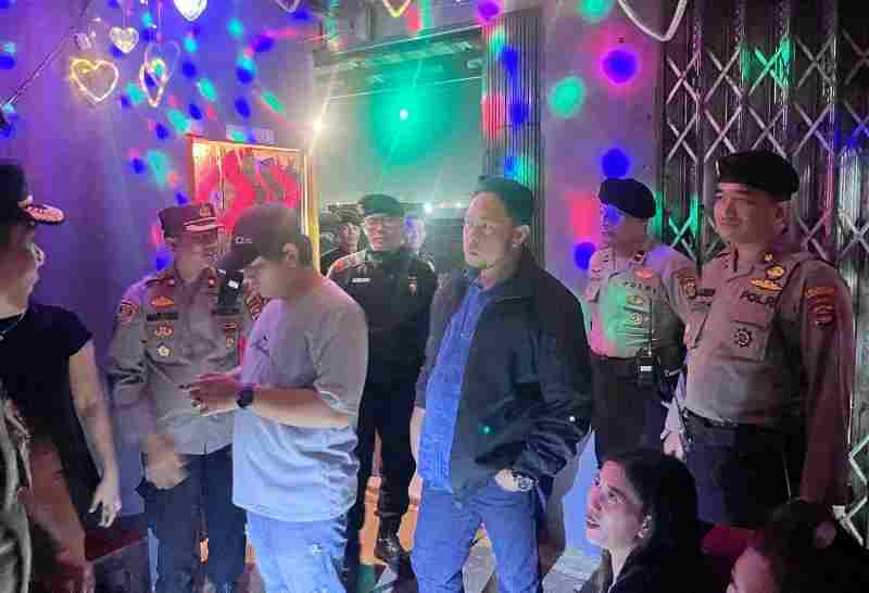 Polisi Razia Cafe dan Warung Remang-remang di Bandar Lampung Polisi Razia Cafe dan Warung Remang-remang di Bandar Lampung