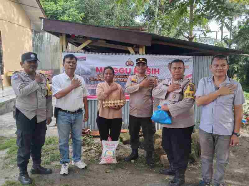 Polsek Tanah Jawa Berbagi Kebahagiaan dalam Program Minggu Kasih Polsek Tanah Jawa Berbagi Kebahagiaan dalam Program Minggu Kasih