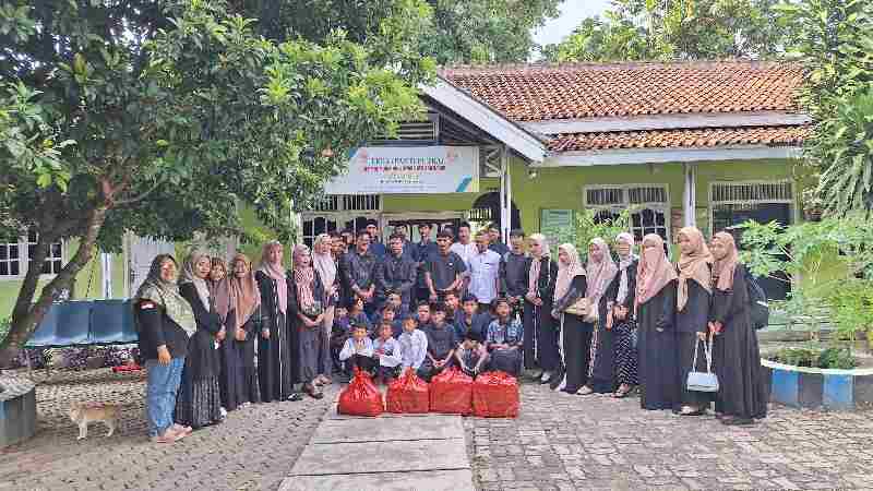 Racana dan ICT Institut Bakti Nusantara Berbagi Takjil Racana dan ICT Institut Bakti Nusantara Berbagi Takjil
