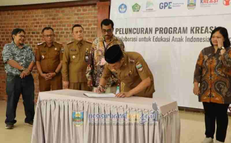 Bupati Pesibar Hadiri Peluncuran Program Kreasi Bupati Pesibar Hadiri Peluncuran Program Kreasi