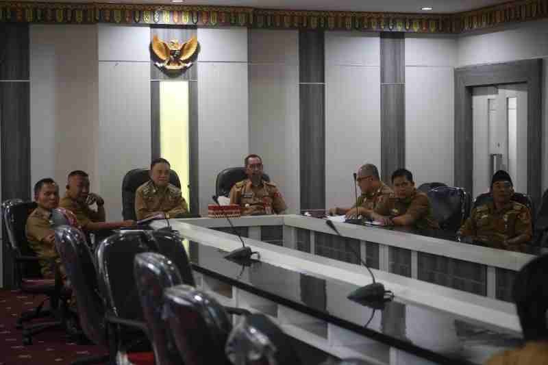 Wabup Drs. Mad Hasnurin Rakor Akselerasi Penuntasan Pengelolaan Sampah Secara Virtual Wabup Drs. Mad Hasnurin Rakor Akselerasi Penuntasan Pengelolaan Sampah Secara Virtual