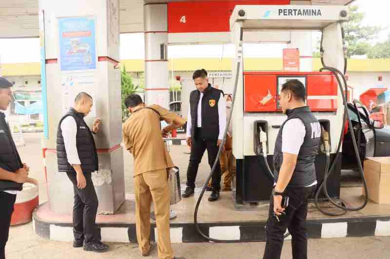 Polres Tulang Bawang Bersama Dinas Perdagangan Sidak Pasar dan SPBU Polres Tulang Bawang Bersama Dinas Perdagangan Sidak Pasar dan SPBU