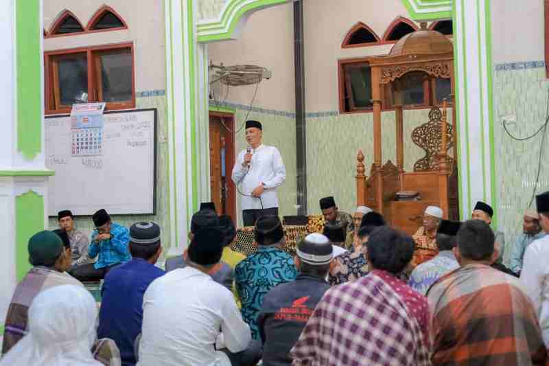 Salurkan Bantuan, Bupati Safari Ramadhan di Mesjid Taqwa Ladang Panjang Salurkan Bantuan, Bupati Safari Ramadhan di Mesjid Taqwa Ladang Panjang