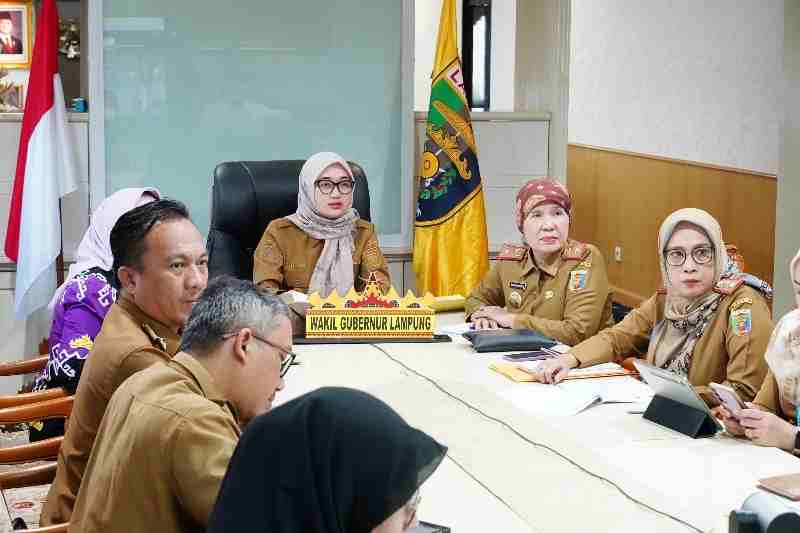 Pimpin Rapat Akselerasi Penuntasan Pengelolaan Sampah, Wagub Jihan Tekankan Kolaborasi dan Inovasi Pimpin Rapat Akselerasi Penuntasan Pengelolaan Sampah, Wagub Jihan Tekankan Kolaborasi dan Inovasi