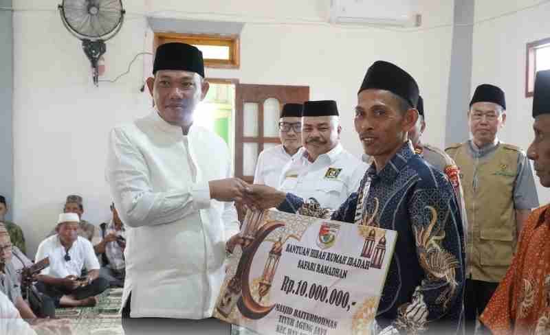 Melalui Safari Ramadhan, Wabup Nadirsyah Pererat Hubungan Dengan Masyarakat Melalui Safari Ramadhan, Wabup Nadirsyah Pererat Hubungan Dengan Masyarakat